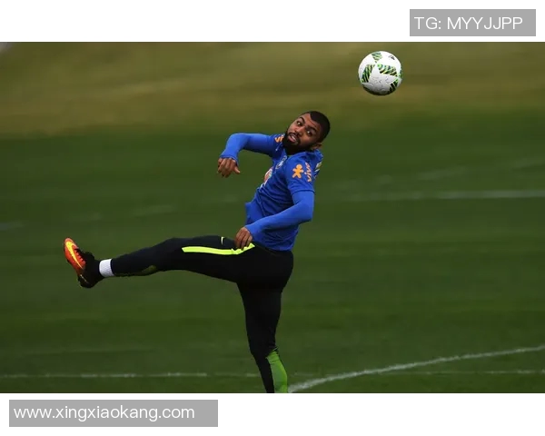 足球明星颠球花式视频大比拼展现惊人技巧与创意瞬间