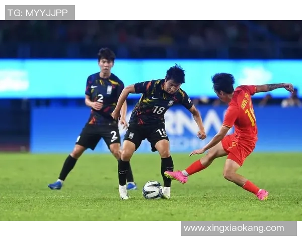 中韩足球对决精彩瞬间回顾中韩国足赢得比赛的精彩图片分享